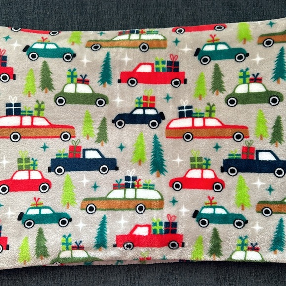 THE BIG ONE 5’6’ Throw Blanket in Holiday Cars - Picture 2 of 5